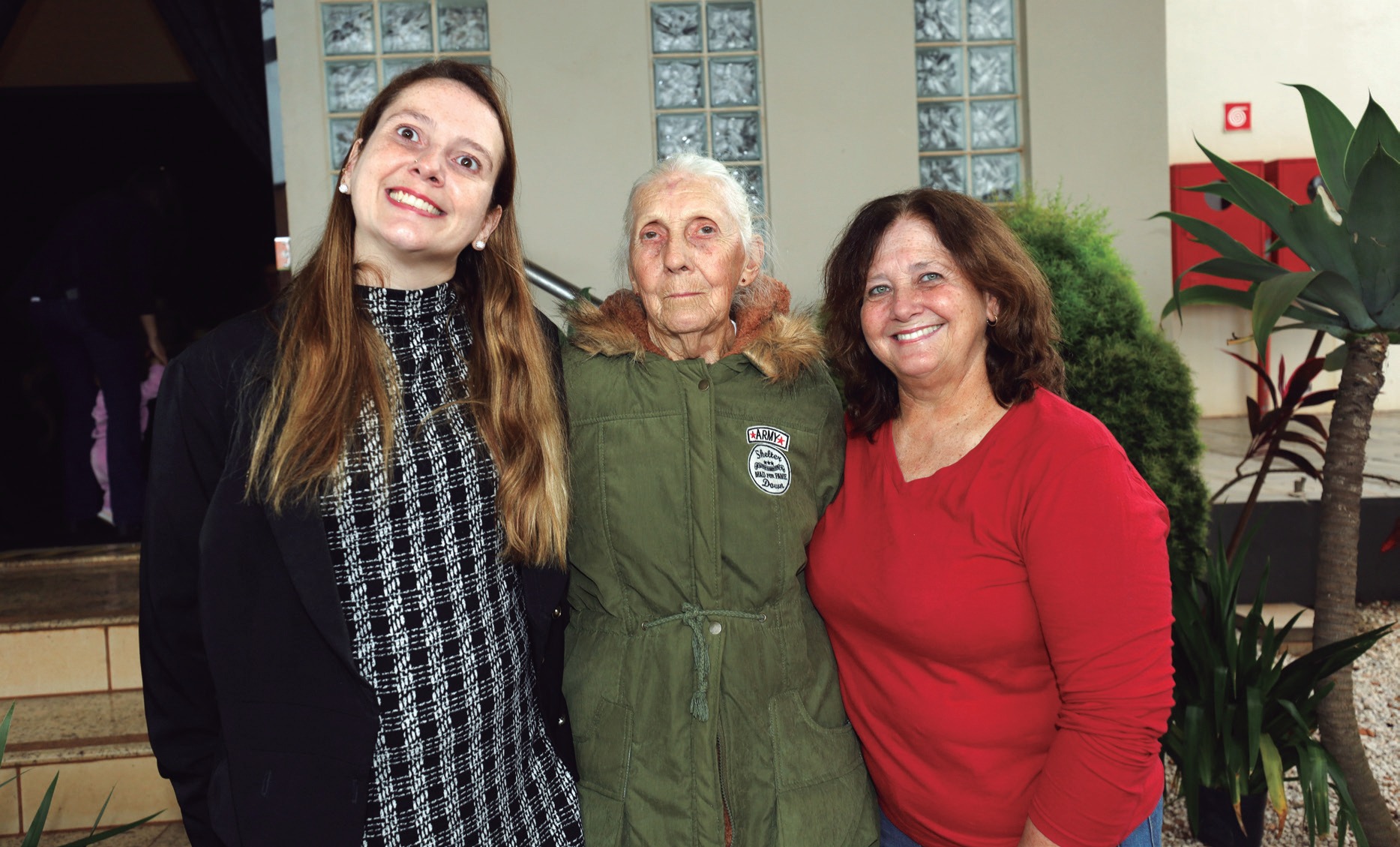 Irmgarda Genz, a nora Neusa e a neta Andressa, três gerações da família Genz reunidas no Encontro de Mulheres, em Toledo (PR)