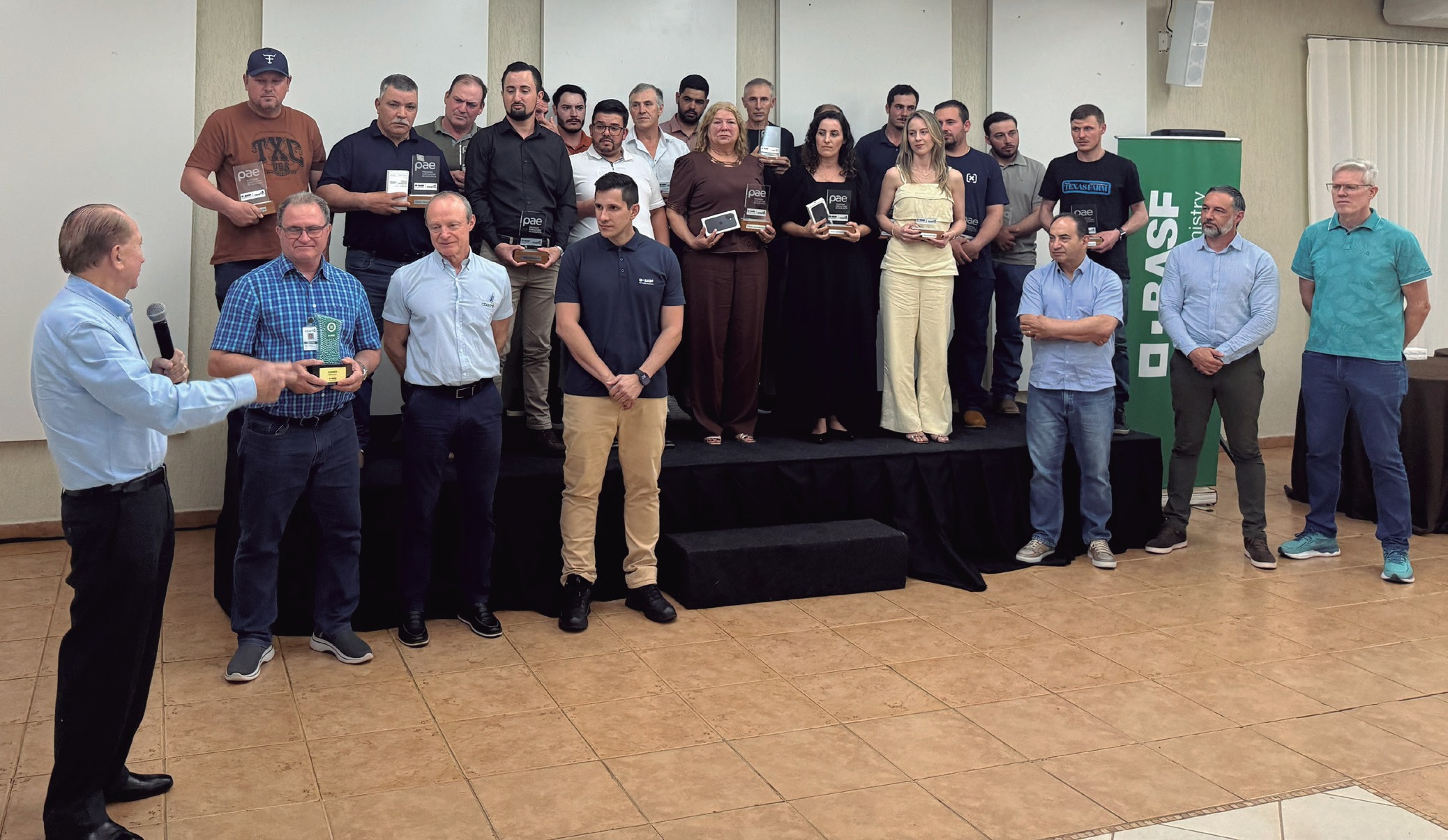Cooperados recebem premiação em cerimônia do programa Sementeiros de Excelência