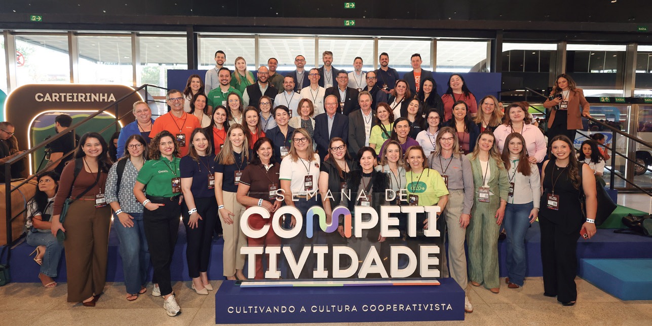 Delegação com mais de 50 representantes do cooperativismo paranaense