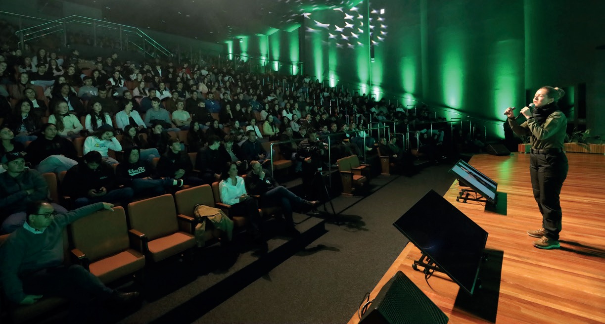 Rosana Botelho fez uma apresentação sobre a educação digital: proteção, conscientização e uso responsável da internet