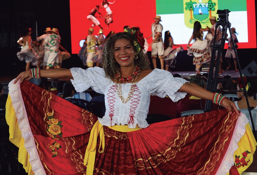 Gisele dos Santos, coordenadora e dançarina do grupo Sabor Marajoara, de Belém (PA)