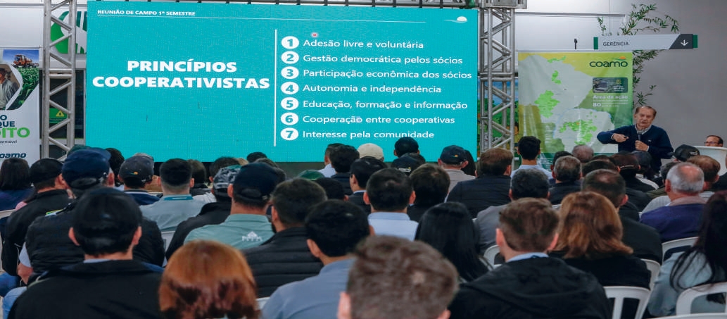 Dr. José Aroldo Gallassini palestrando nas Reuniões de Campo