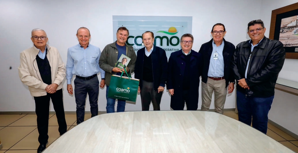 Roberto Beck com as diretorias da Coamo e Credicoamo