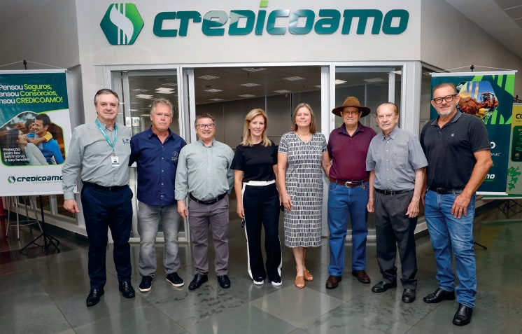 Diretoria da Credicoamo reunida na ag&ecirc;ncia em Campo Mour&atilde;o