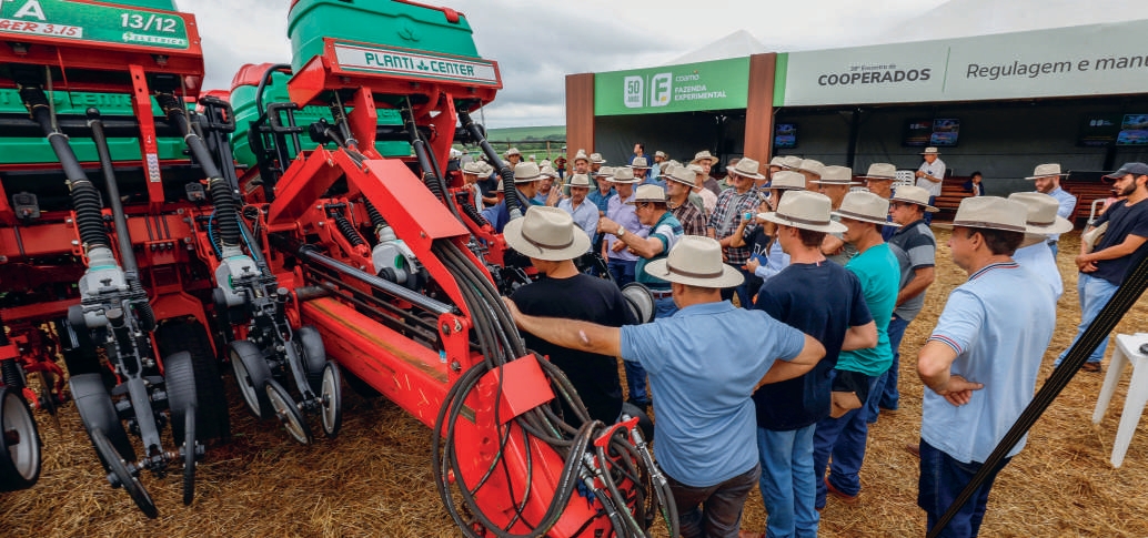 Evento na Fazenda Experimental com maquin&aacute;rio Planti Center