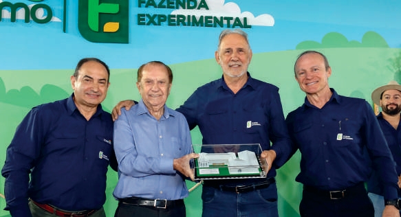 Claudio Francisco Bianchi Rizzatto recebe homenagem pelos servi&ccedil;os prestados &agrave; cooperativa