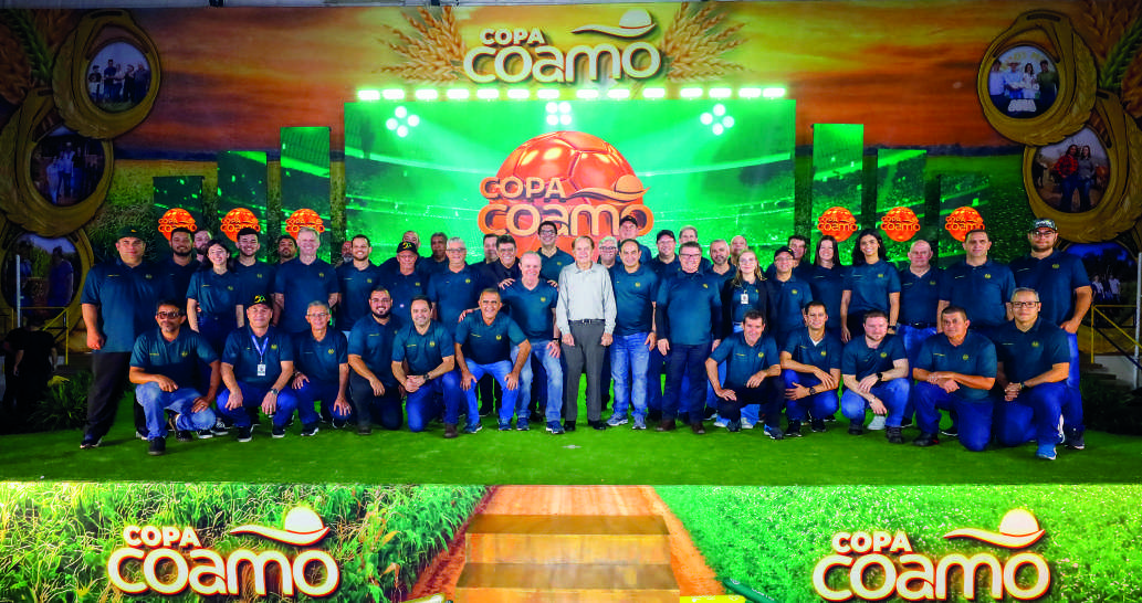 Parte dos voluntários responsáveis pela organização da Copa Coamo