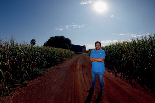 Cooperado George Louveira Matoso, de Itaporã (MS), tem na cooperativa um pilar para o desenvolvimento da sua atividade agrícola