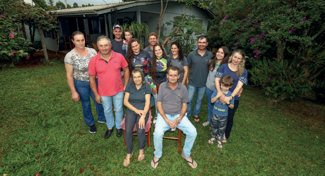 Família Dalmarco, de Ouro Verde (SC), encontrou no cooperativismo uma forma de evoluir e prosperar, mantendo a tradição familiar e a união no trabalho