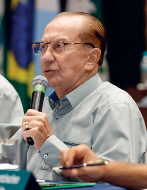 Presidente Jos&eacute; Aroldo Gallassini discursando