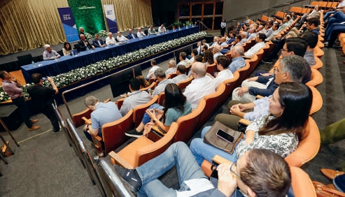 P&uacute;blico acompanhando as apresenta&ccedil;&otilde;es na pr&eacute;-assembleia do N&uacute;cleo Noroeste