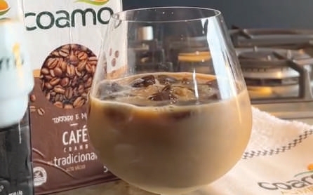 Copo de caf&eacute; gelado pronto