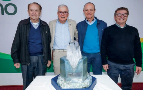 Antonio S&eacute;rgio com os presidentes da Coamo e Credicoamo na comemora&ccedil;&atilde;o dos seus 50 anos de trabalho na cooperativa