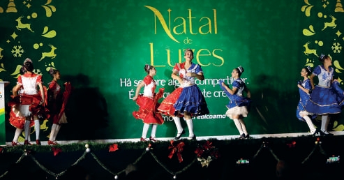 Apresenta&ccedil;&atilde;o do Grupo de Dan&ccedil;as Folcl&oacute;ricas P&ocirc;r do Sol