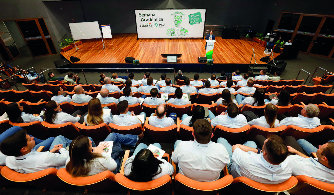 Semana Acad&ecirc;mica Coamo e MSD em um audit&oacute;rio.