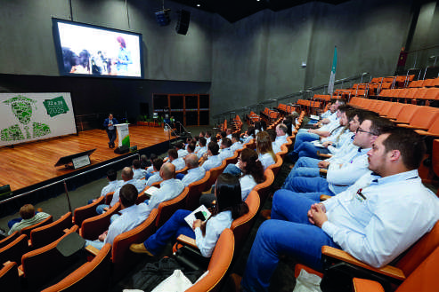 Palestra em audit&oacute;rio durante a Semana Acad&ecirc;mica Veterin&aacute;ria.