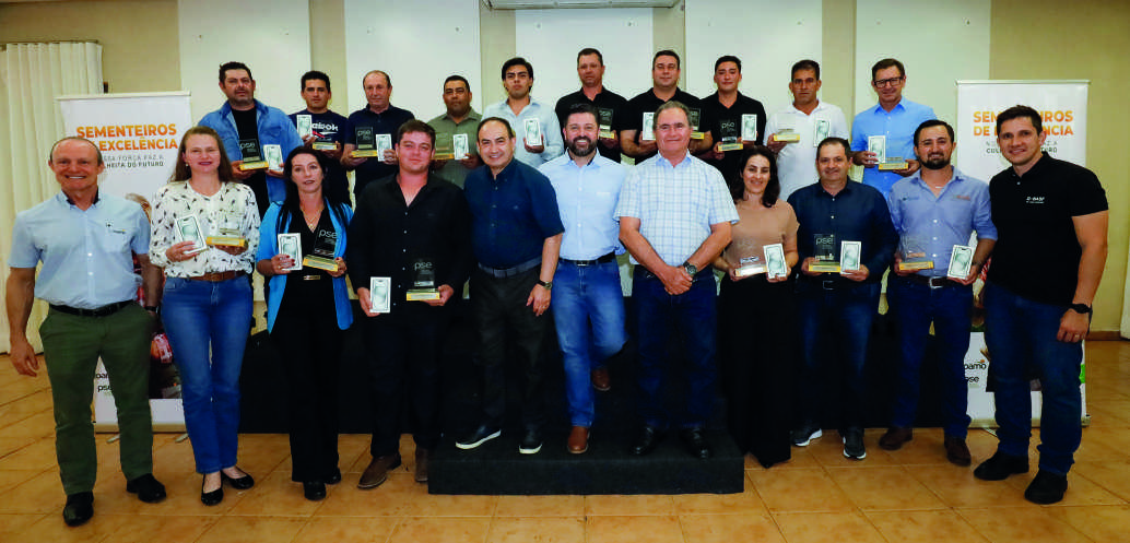 Produtores premiados no Programa Sementeiros de Excelência da Coamo.