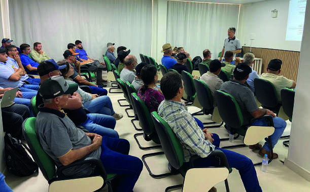 Encontro técnico com especialistas em produção de sementes.